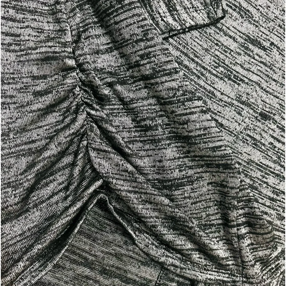 Faded Glory women’s V-neck blouse. - Picture 5 of 6